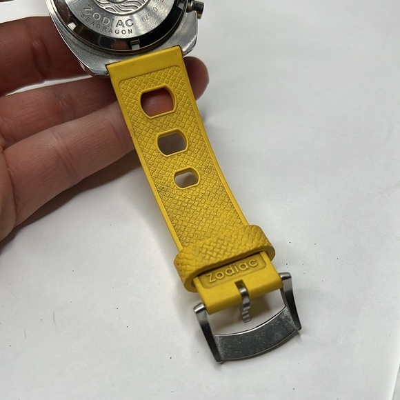 Zodiac Sea Dragon 100m Chronograph Diver Yellow Dial Yellow Rubber Swiss Watch - Picture 8 of 10
